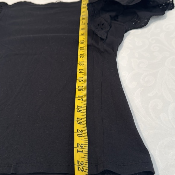 Tahari Eyelet Flutter Sleeve Top. Size S - Picture 11 of 11